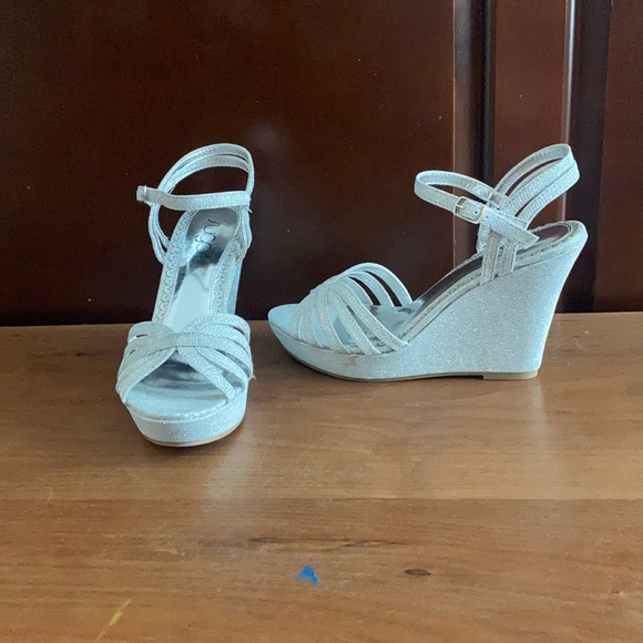 Silver Platform Shoes - Picture 1 of 2